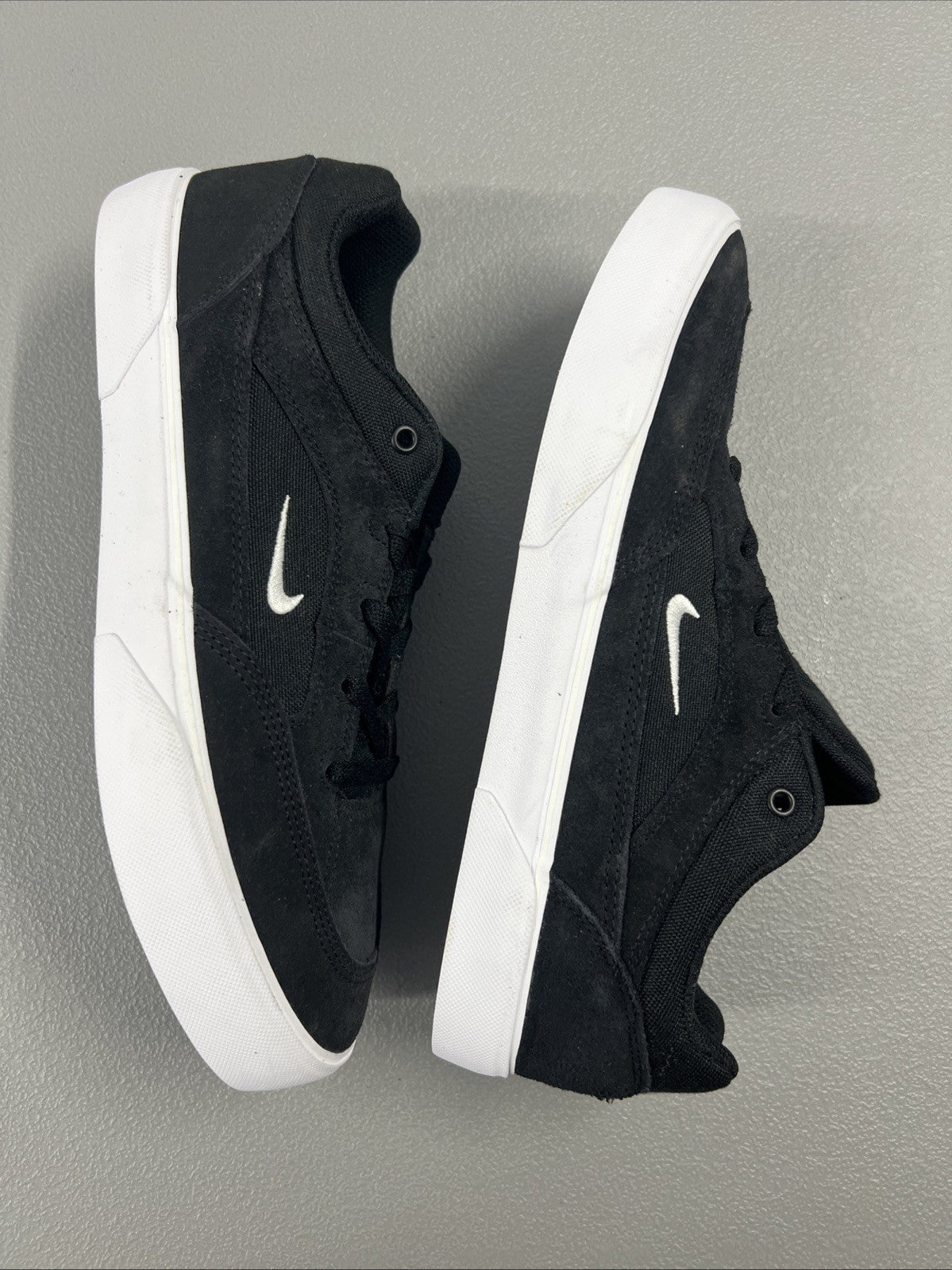 Size 9.5 - Nike Malor SB Black White