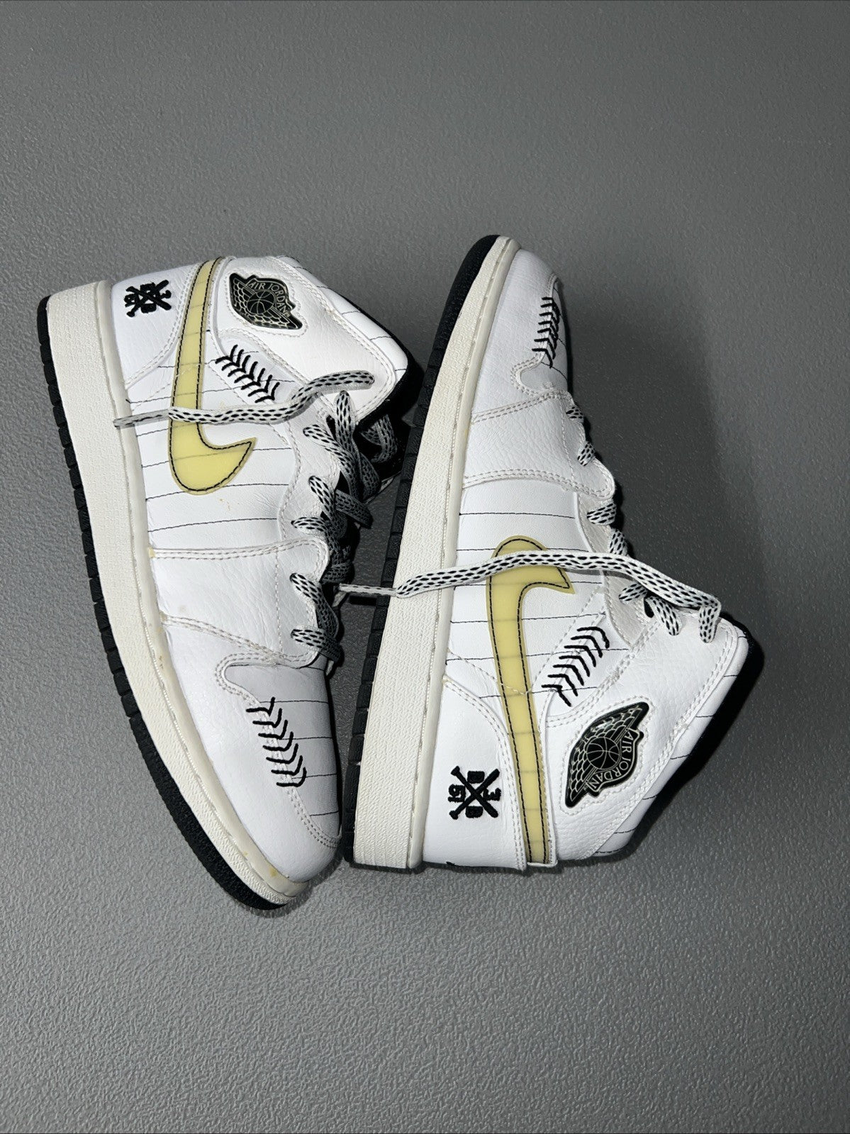 Size 5.5Y or 7 Wmns- Air Jordan 1 GS 'Black Silver’ 327048 102