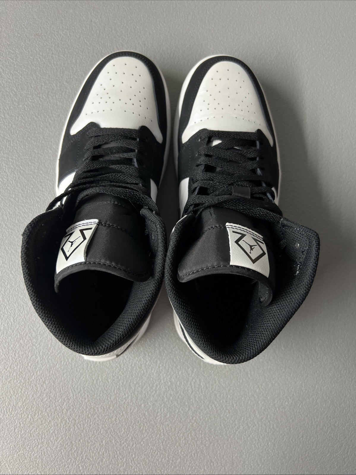 Size 9.5 Men’s or 11 Wmns- Jordan 1 Mid SE Diamond