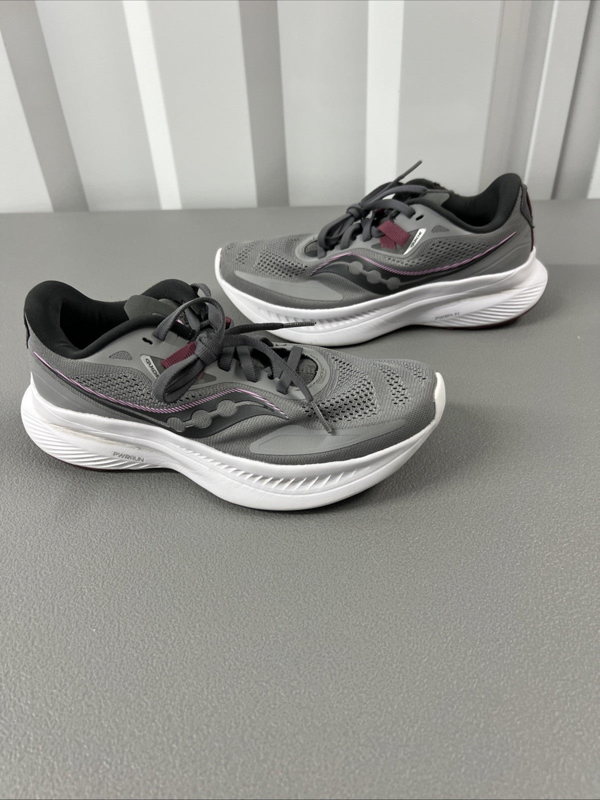 Size 6.5- Saucony Guide 14 Alloy Cherry (Wmns)