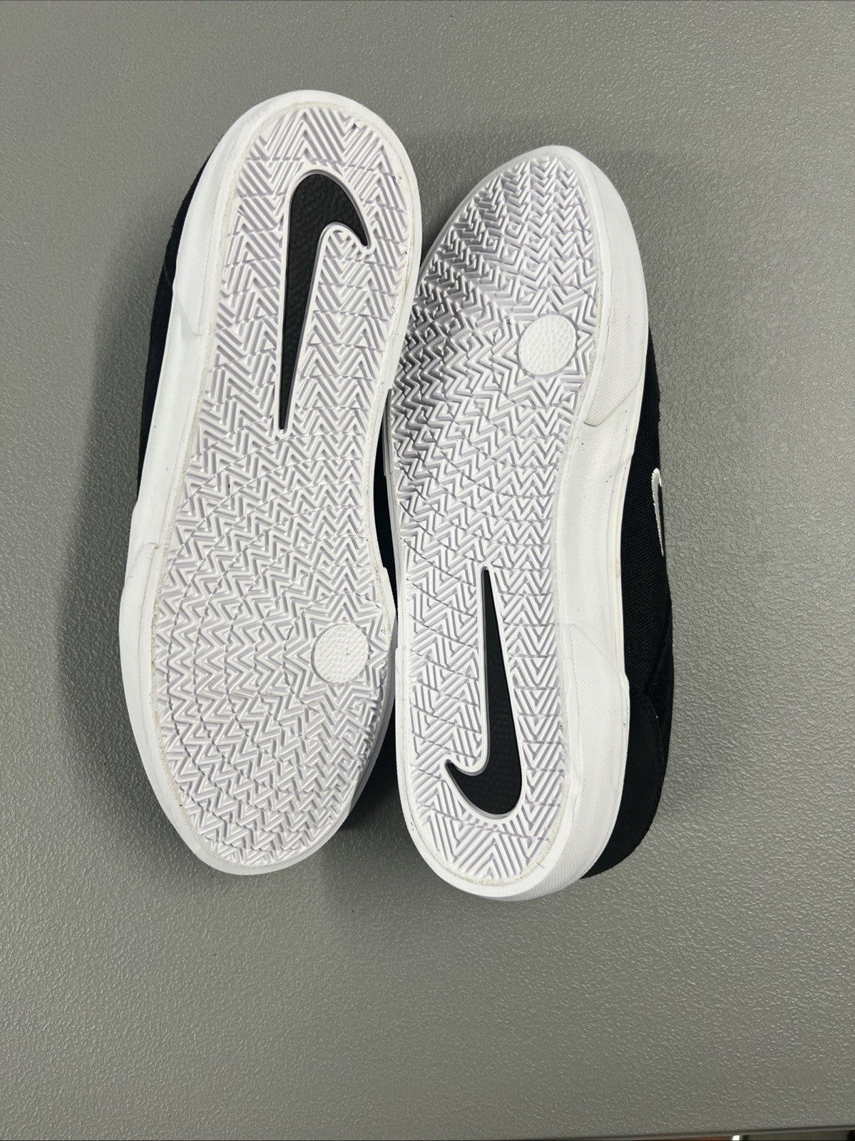 Size 9.5 - Nike Malor SB Black White