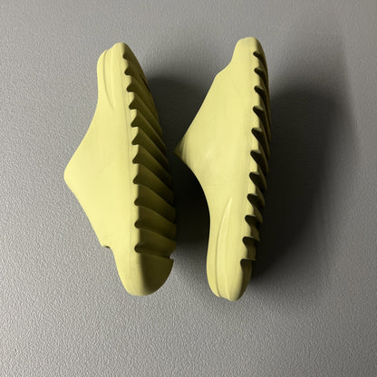 Size 9 Men’s or 10.5 Wmns- Adidas Yeezy Slide ‘Resin’