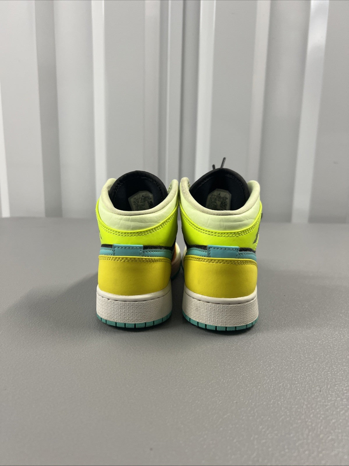 Size 3.5 (GS) - Jordan 1 SE Mid Clover