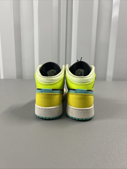 Size 3.5 (GS) - Jordan 1 SE Mid Clover
